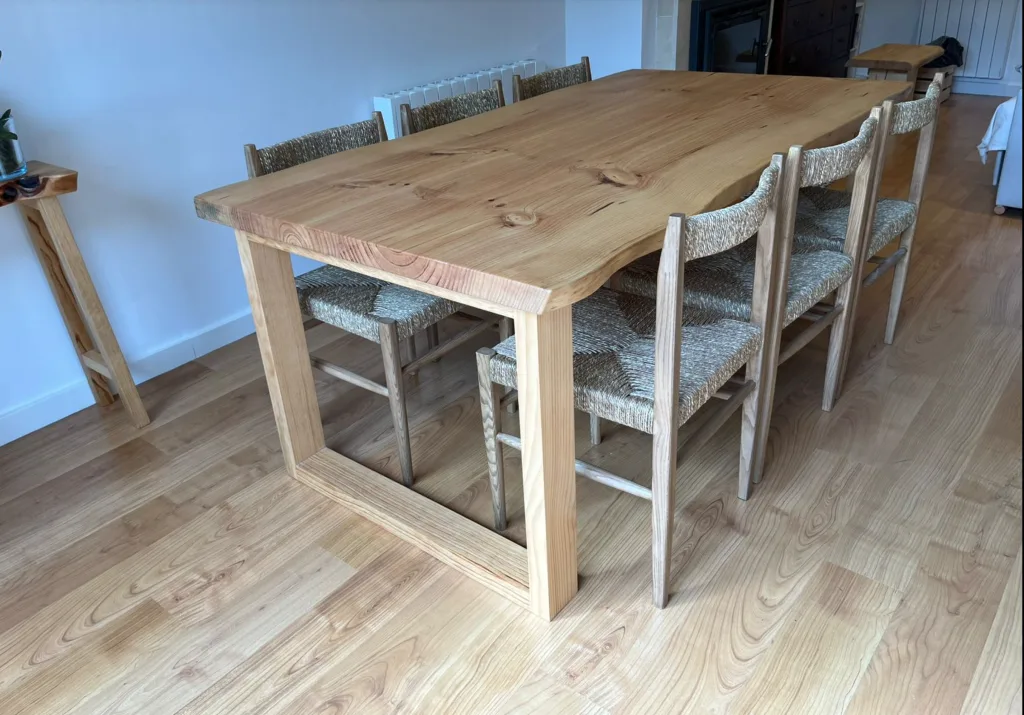 Madera maciza clara