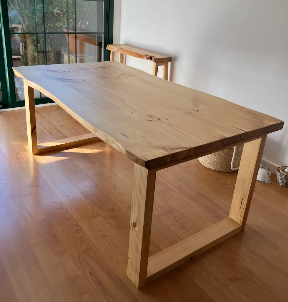 Madera maciza clara