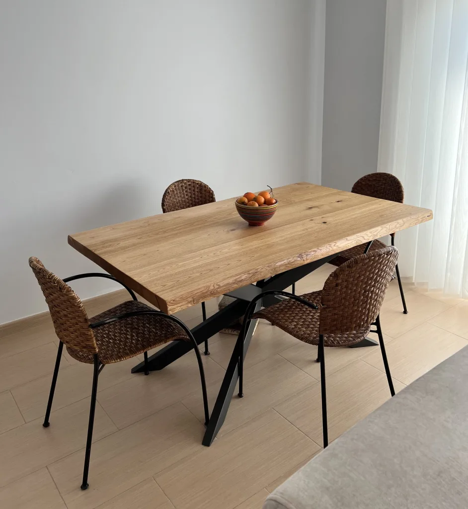 Mesa comedor castaño Antonella | Diseño natural