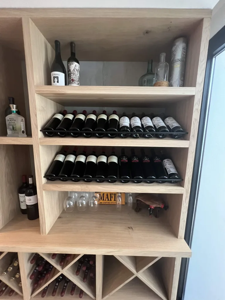 Mueble bodega de madera