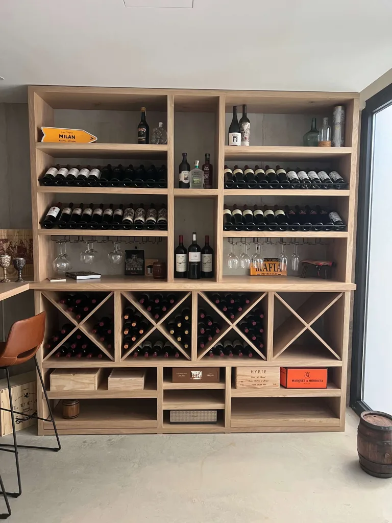 Mueble bodega de madera