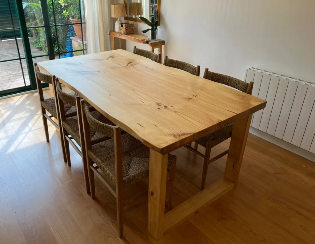 Madera maciza clara