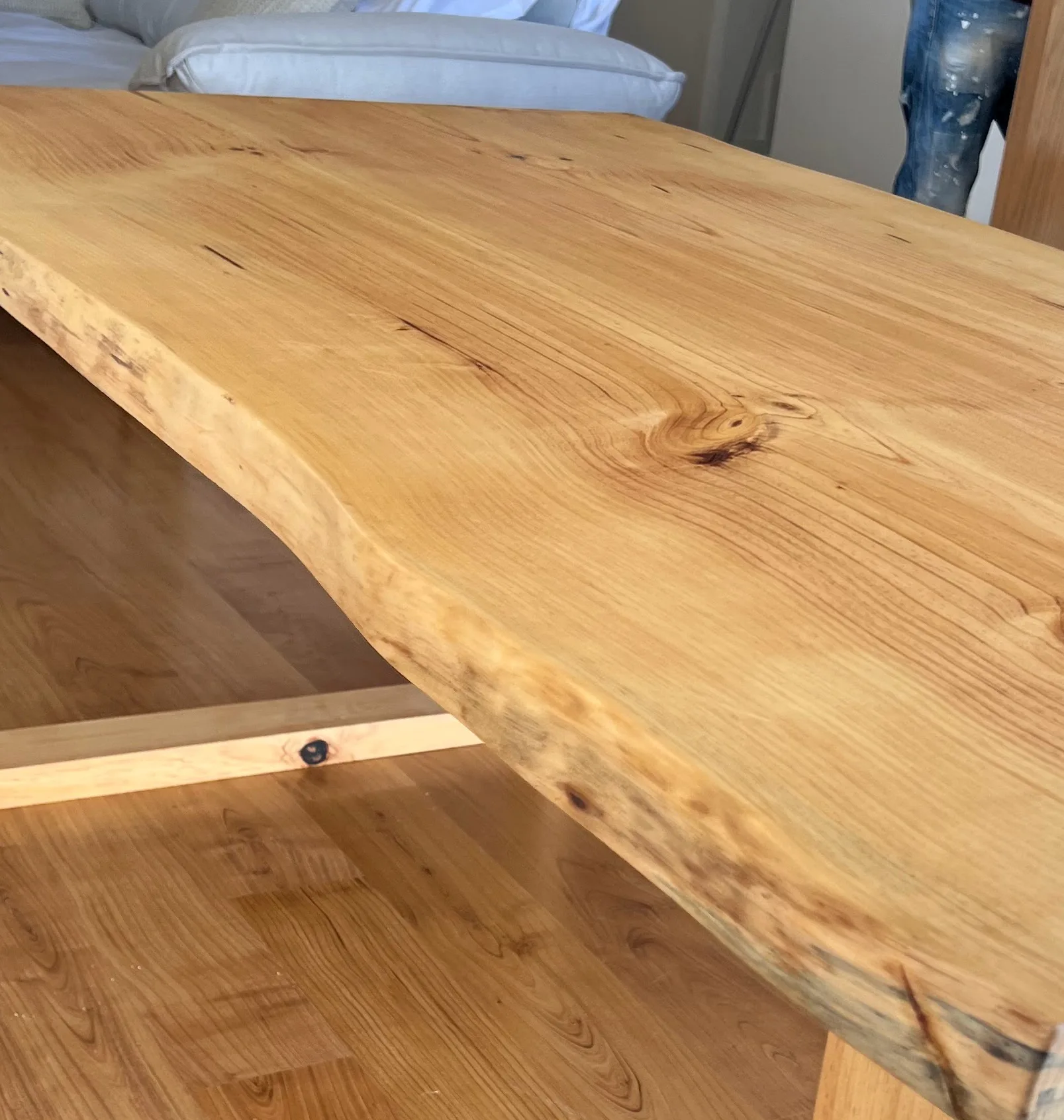 Madera maciza clara