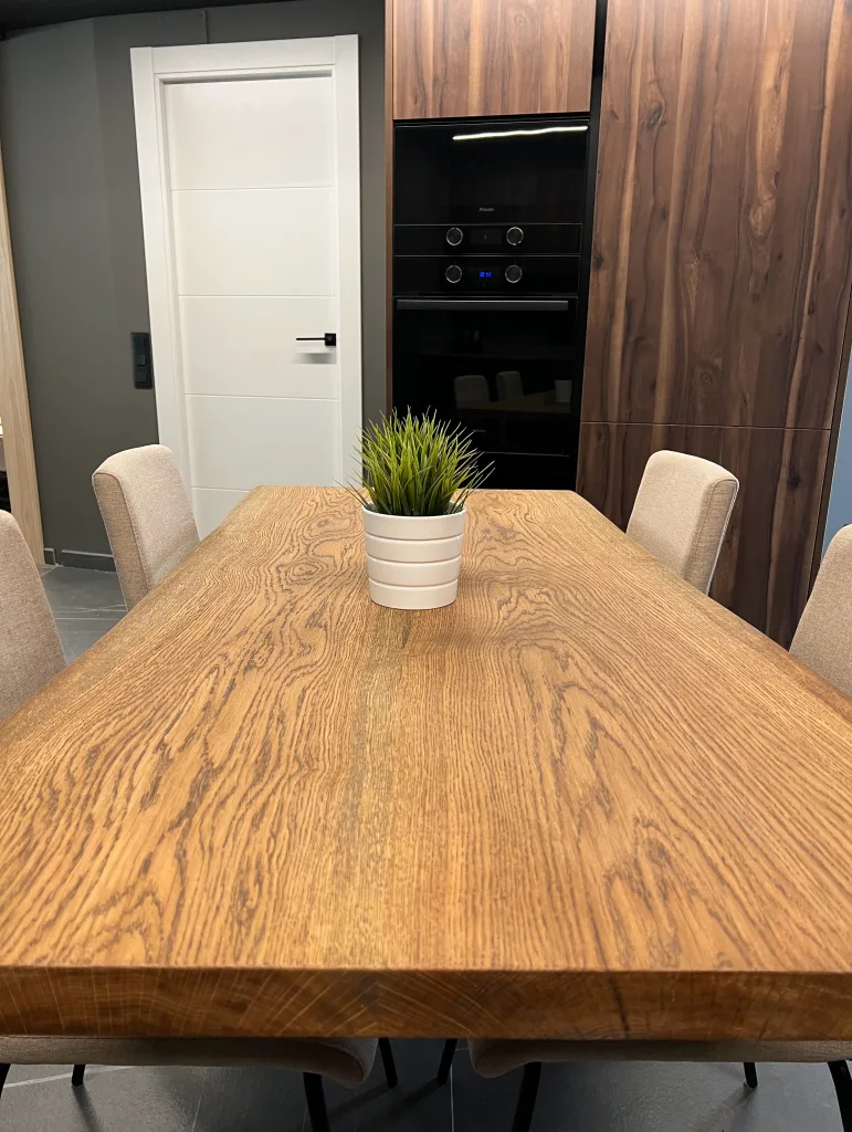 Mesa de comedor de madera maciza de roble