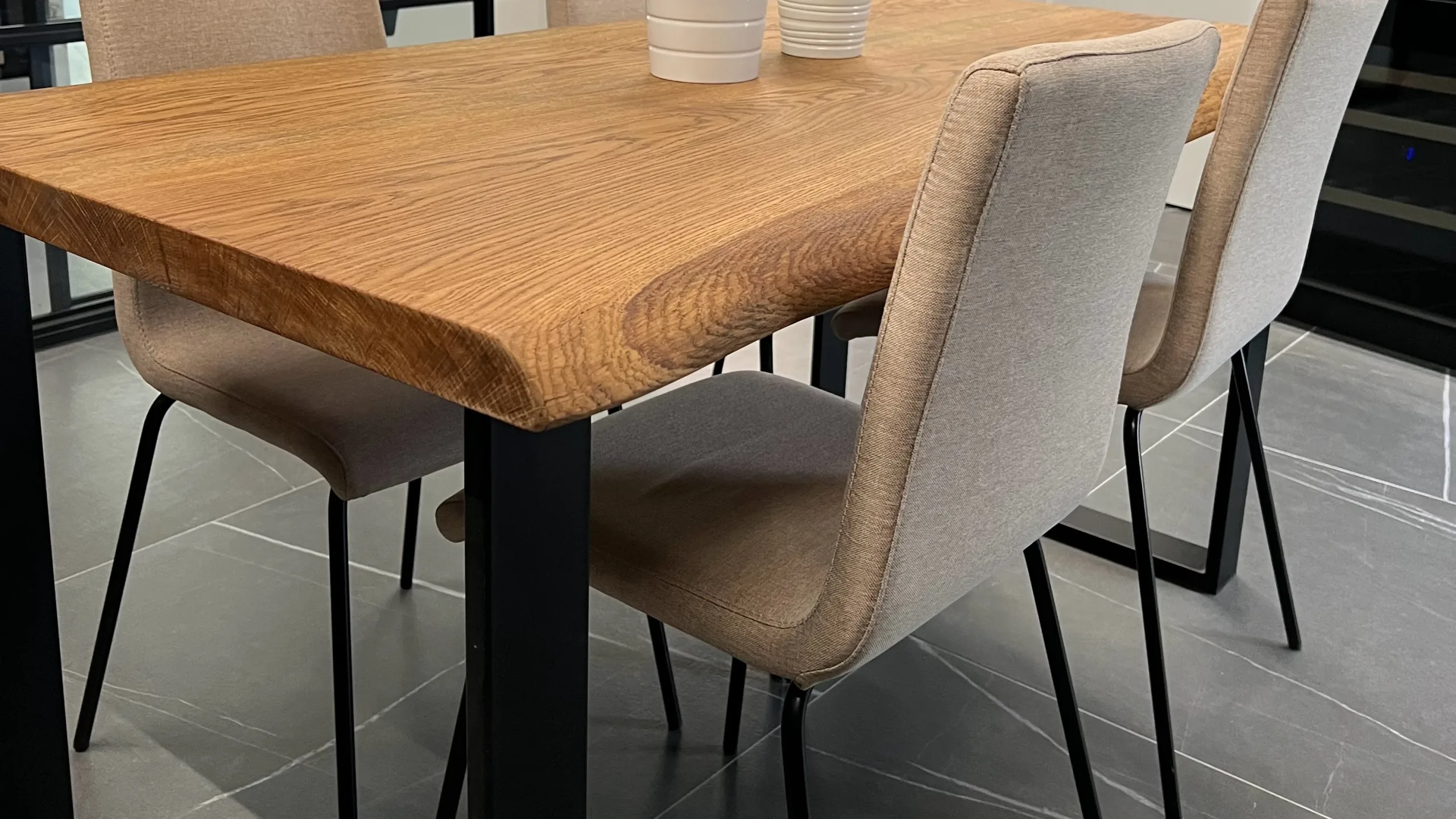 Mesa de comedor de madera maciza de roble