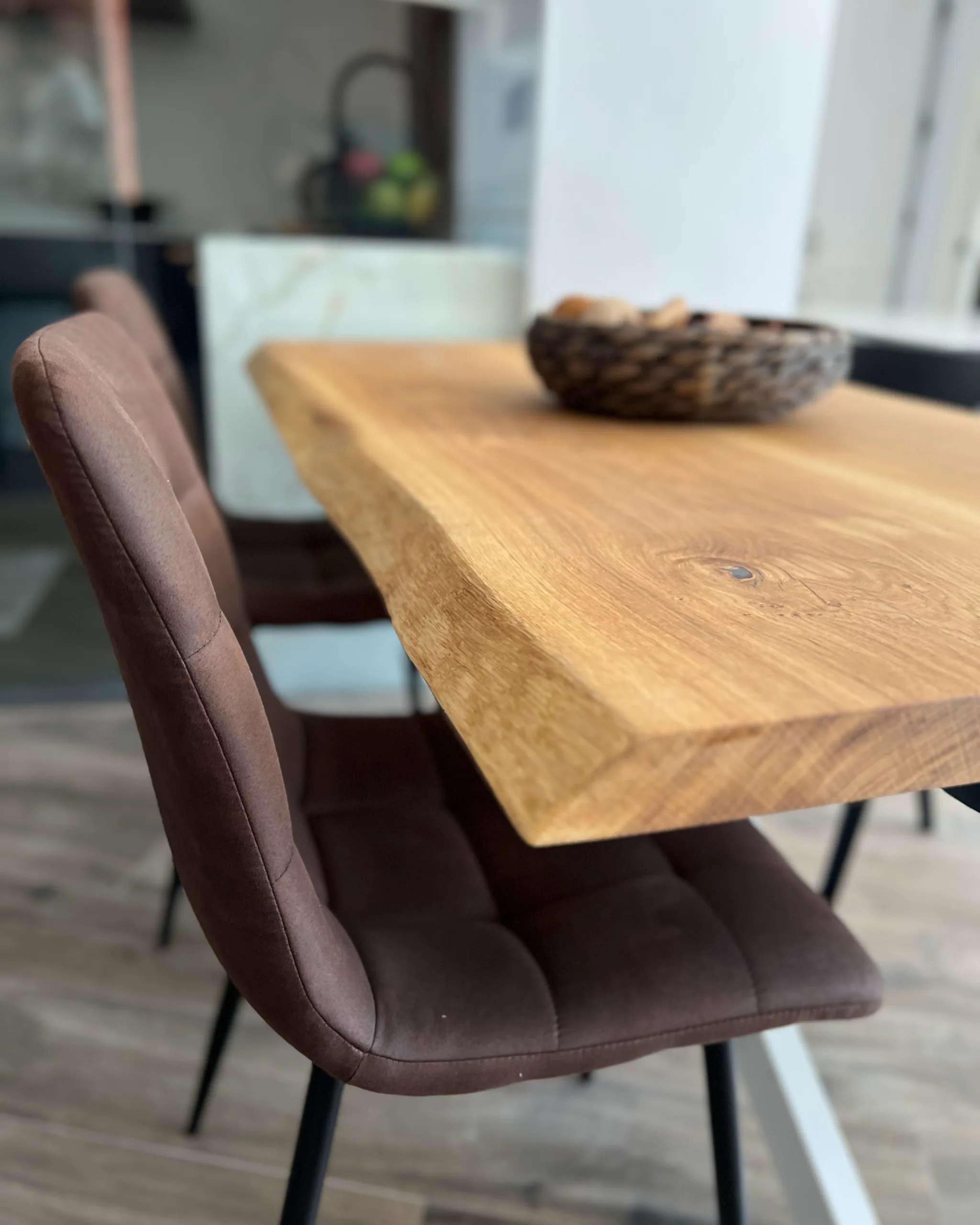 Mesa de comedor de madera maciza de roble