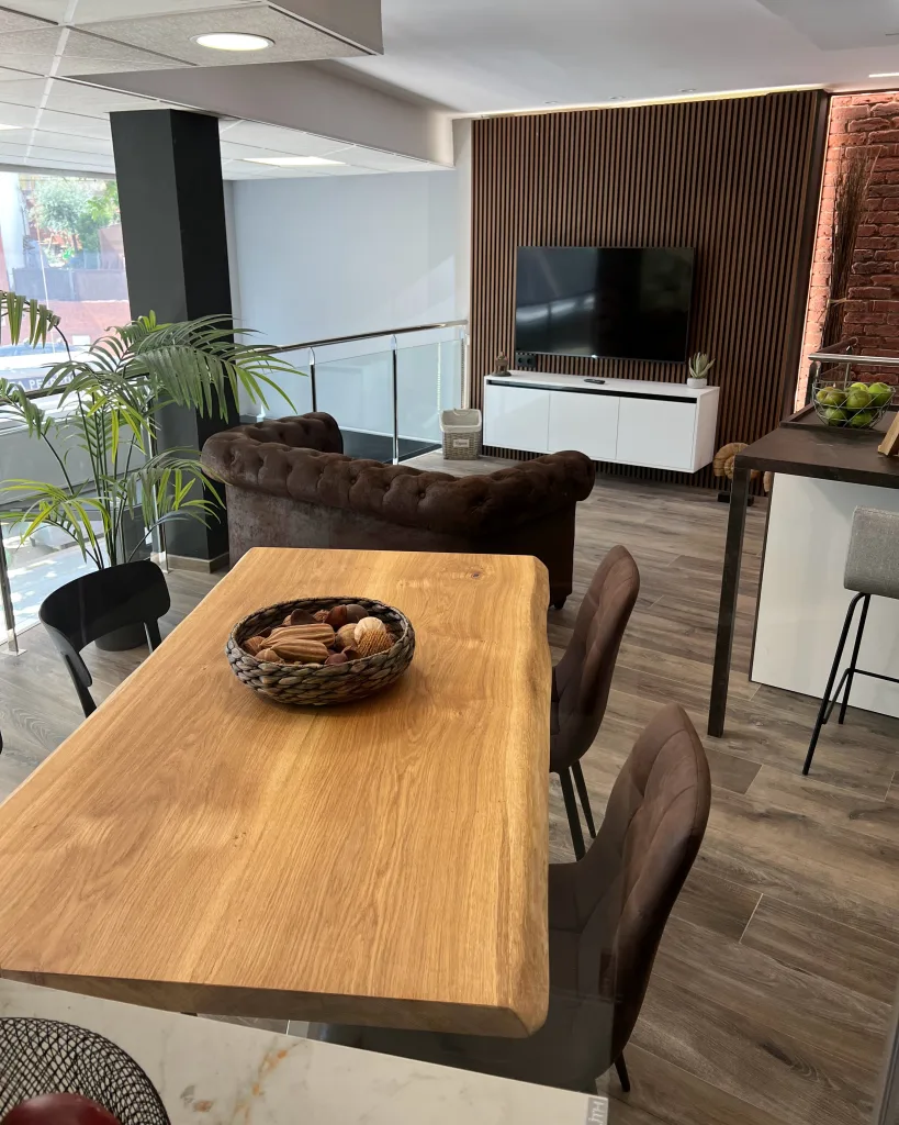 Mesa de comedor de madera maciza de roble