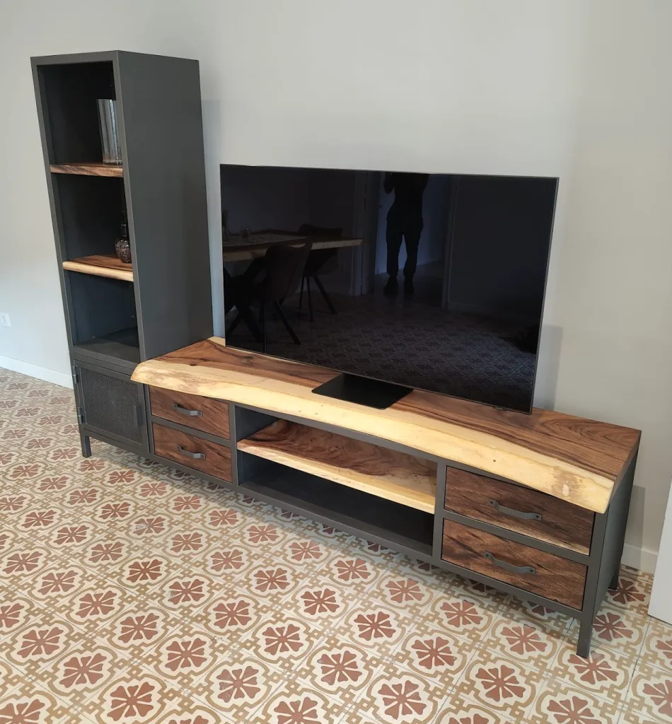 Conjunto de Mesa y Mueble de Amberwood
